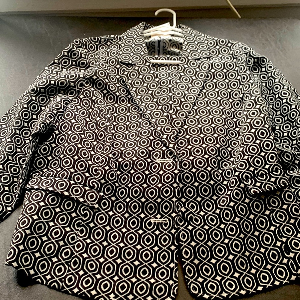 Hypnotic skirt suit